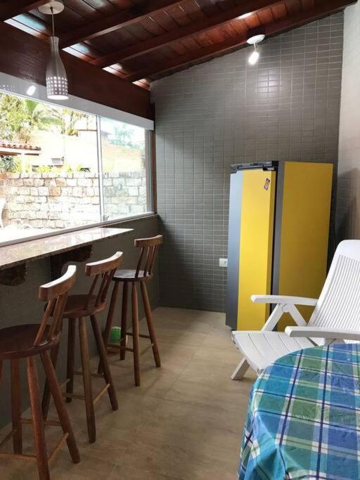 Casa Dentro Cond. Tenorio A 50mts Pe Areia, Terrea, Ar Cond Split, Area Gourmet, Cervejeira Casa de férias Ubatuba